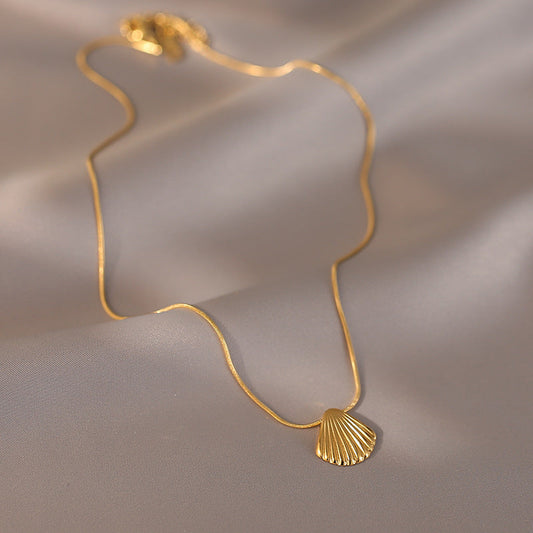 Golden Shell Light Luxury Niche Necklace That Doesn't Fade