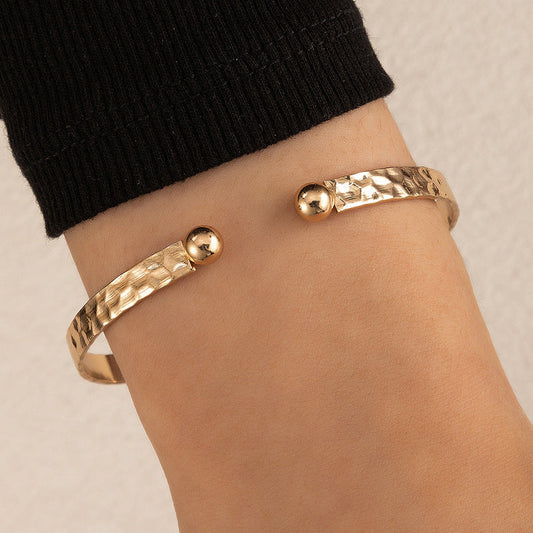 Minimalist Heart-Shaped Plain Band Single-Layer Open-End Bracelet